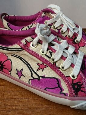 Poppy Barrett Kicks Size 6
